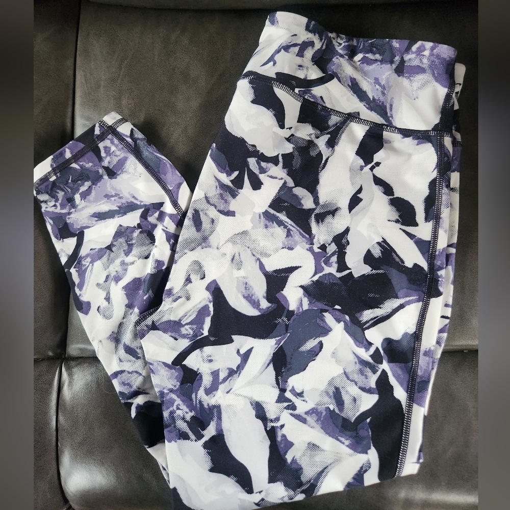 Avia womens cropped leggings
